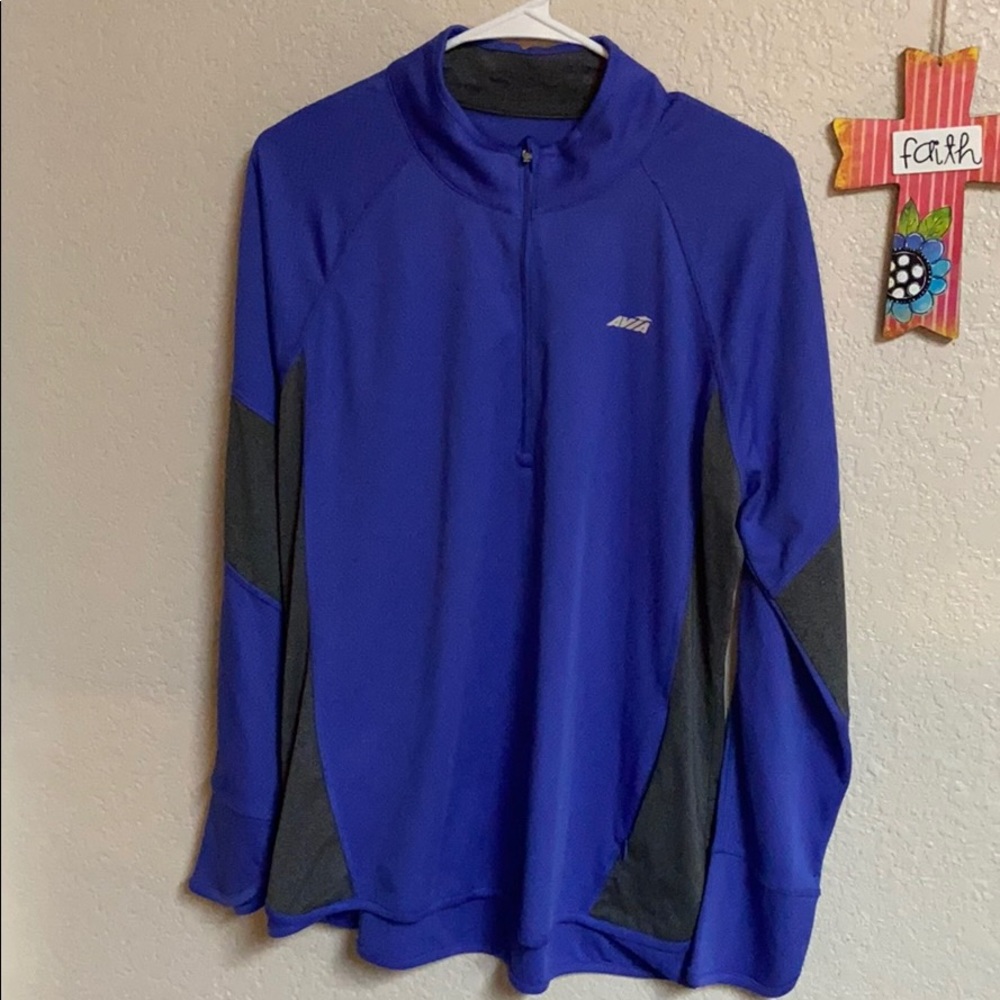 Woman’s pull over light weight jacket